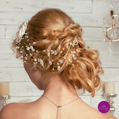 imagen de peinado de novia con recogido en el pelo 
